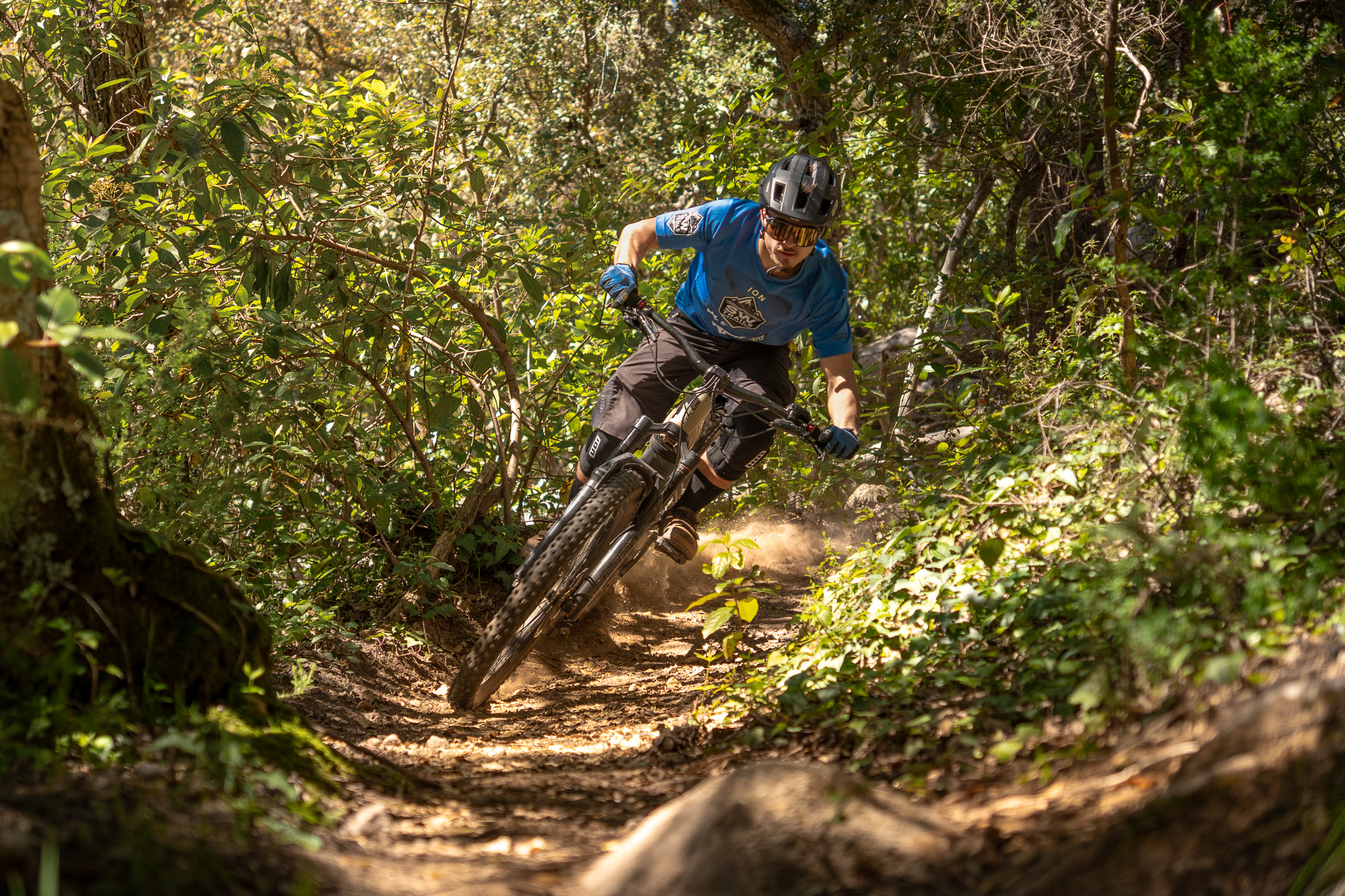 Guided enduro-style ride with scenic Algarve landscapes